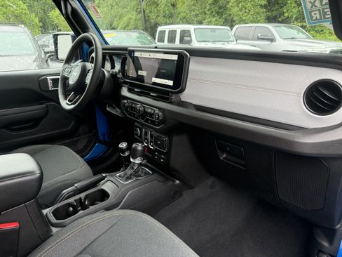 Used 2024 Jeep Wrangler Sport AWD/4WD image 17