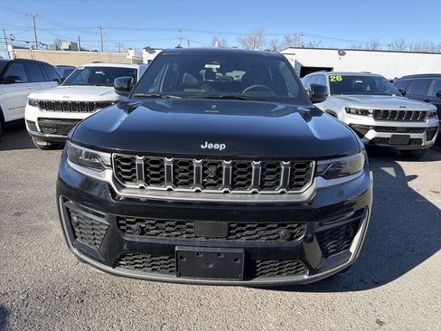 New 2026 Jeep Grand Cherokee L Limited w/ Luxury Tech Group II AWD/4WD image 3
