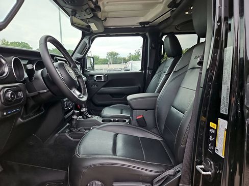 Used 2023 Jeep Wrangler Unlimited Sahara w/ Cold Weather Group AWD/4WD image 15