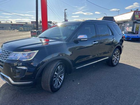 Used 2018 Ford Explorer Platinum AWD/4WD image 3