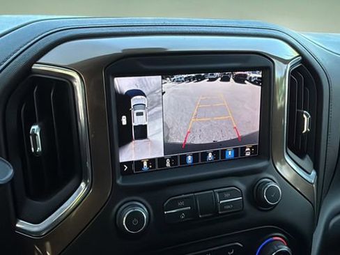 Used 2021 Chevrolet Silverado 1500 High Country w/ Technology Package image 28