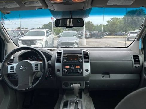 Used 2013 Nissan Frontier SV w/ SV Value Truck Pkg RWD image 15