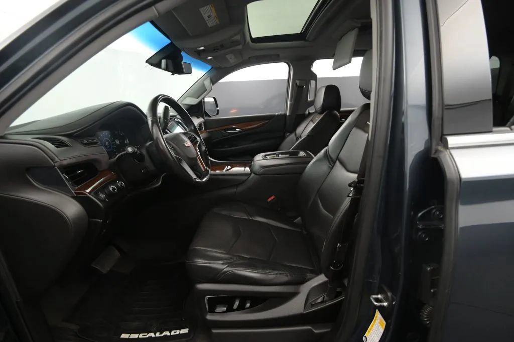 Used 2019 Cadillac Escalade Premium Luxury w/ LPO, Radiant Package AWD/4WD image 35