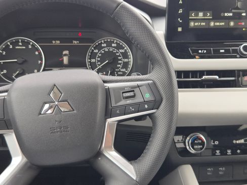 Used 2025 Mitsubishi Outlander SE FWD image 20