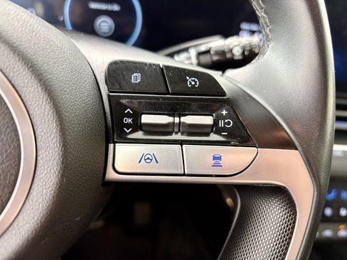 Used 2023 Hyundai Elantra Limited image 17