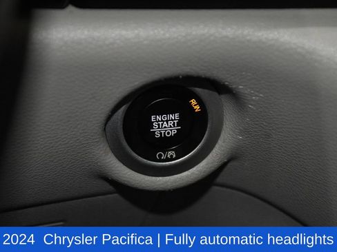 Used 2024 Chrysler Pacifica Touring-L image 14