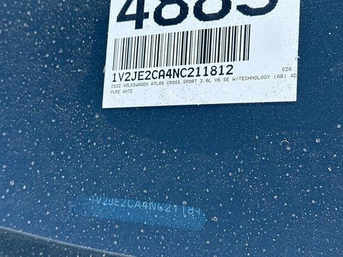 Used 2022 Volkswagen Atlas Cross Sport SE w/ Panoramic Sunroof Package FWD image 3