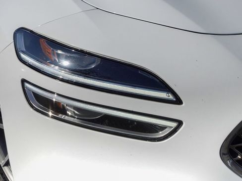 Used 2022 Genesis G70 3.3T image 3