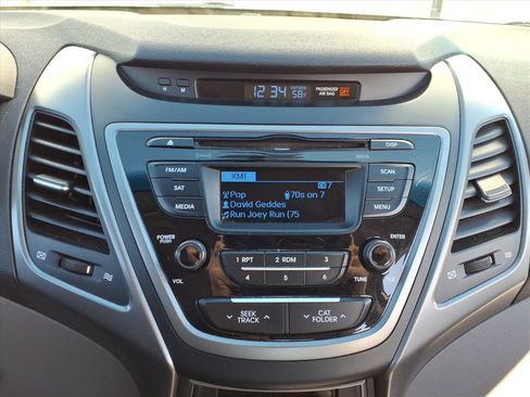 Used 2015 Hyundai Elantra SE image 13