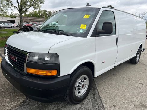 Used 2018 GMC Savana 2500 Extended RWD image 3