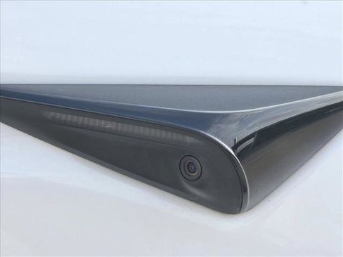 Used 2022 Tesla Model S image 11