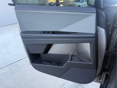 Used 2025 Tesla Cybertruck AWD Crew Cab image 23