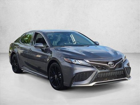 Used 2024 Toyota Camry XSE FWD image 3