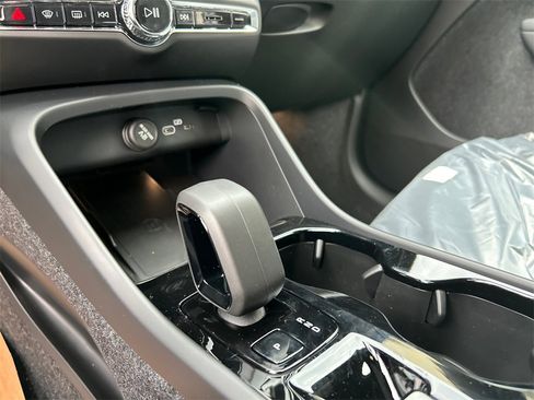 New 2026 Volvo XC40 B5 Ultra w/ Climate Package image 19