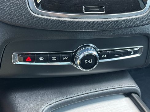 Certified 2025 Volvo XC90 B5 Core AWD/4WD image 24