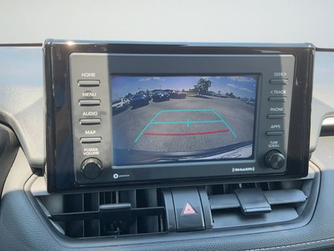 Used 2022 Toyota RAV4 LE FWD image 14