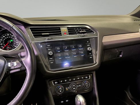 Used 2021 Volkswagen Tiguan SE R-Line image 9