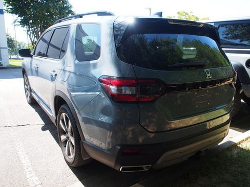 Used 2025 Honda Pilot Touring image 5