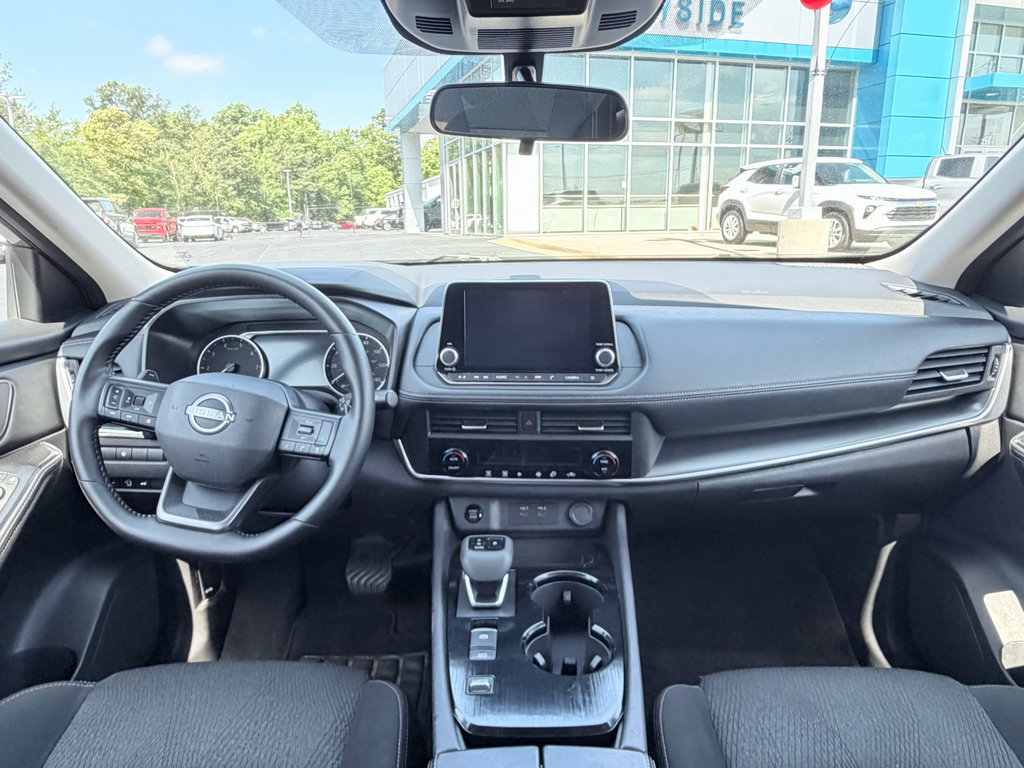 Used 2025 Nissan Rogue SV FWD image 11