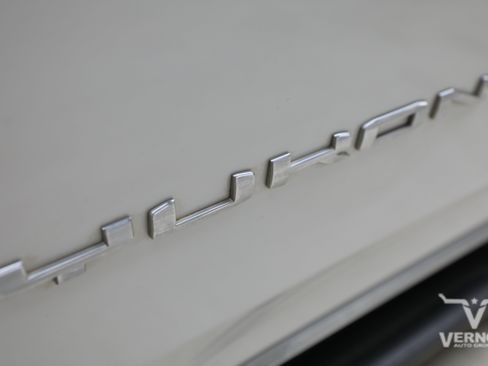 Used 2023 GMC Yukon XL SLT RWD image 11