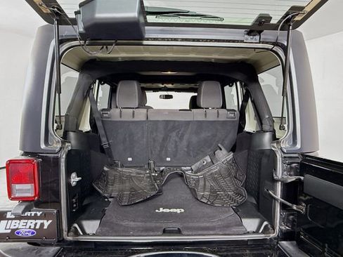 Used 2017 Jeep Wrangler Unlimited Sahara w/ Connectivity Group image 22