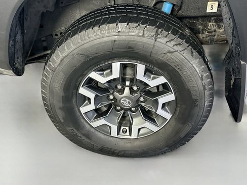 Used 2017 Toyota Tacoma TRD Off-Road AWD/4WD image 32