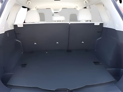 Used 2024 Nissan Rogue SL FWD image 19