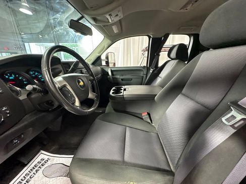 Used 2011 Chevrolet Silverado 2500 LT w/ Interior Plus Package AWD/4WD image 13