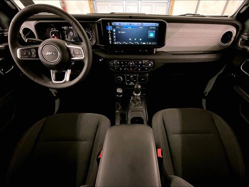 Used 2024 Jeep Wrangler Unlimited Sahara AWD/4WD image 14