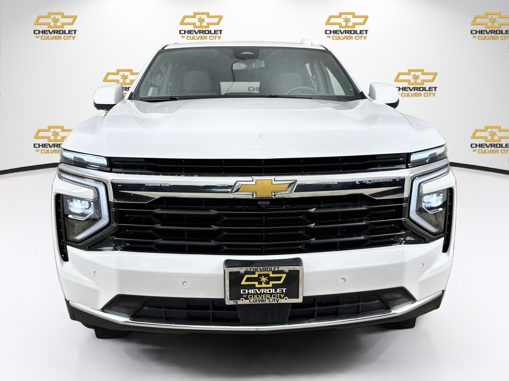 Used 2026 Chevrolet Suburban LS AWD/4WD image 2