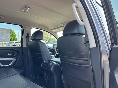 Used 2019 Nissan Titan SL w/ Off-Road Package AWD/4WD image 29