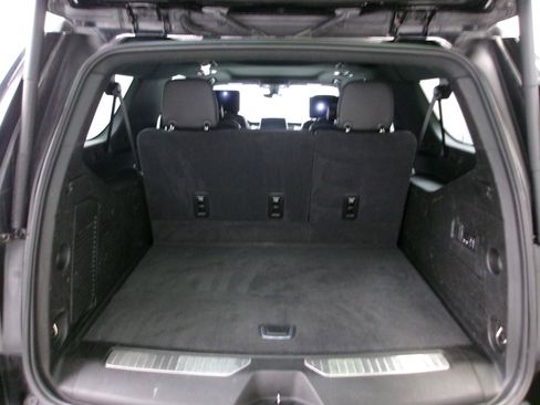 Used 2021 Chevrolet Suburban High Country w/ Premium Package AWD/4WD image 14