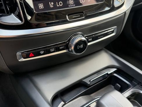 Used 2025 Volvo S60 B5 Core FWD image 21