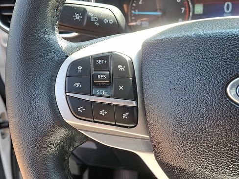 Used 2024 Ford Explorer XLT w/ Equipment Group 202A AWD/4WD image 9