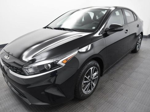 Used 2023 Kia Forte LXS w/ LXS Technology Package image 3