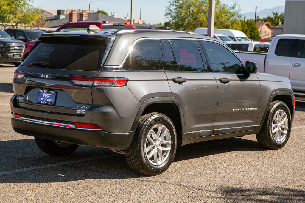 Used 2025 Jeep Grand Cherokee Laredo X w/ Trailer Tow Package AWD/4WD image 4
