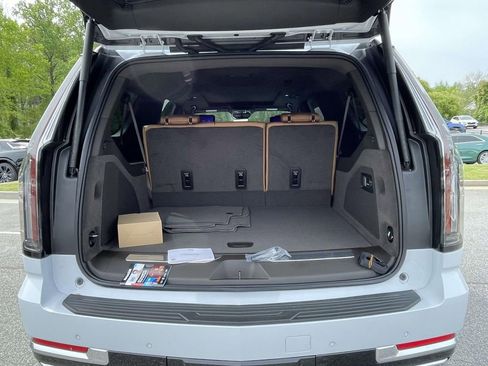 New 2026 Cadillac Escalade ESV Luxury w/ LPO, Radiant Package image 10