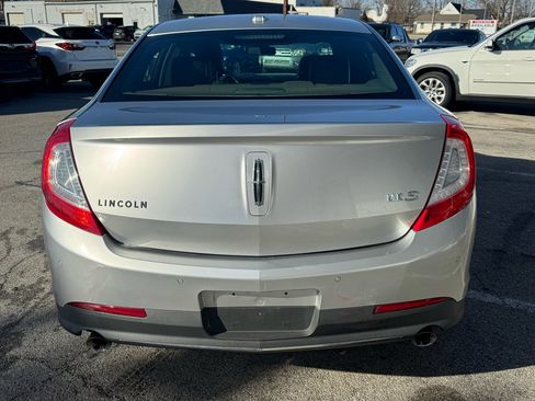 Used 2013 Lincoln MKS image 4