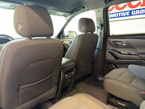Used 2023 Chevrolet Traverse LT FWD image 21