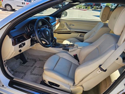 Used 2011 BMW 328i Convertible image 16