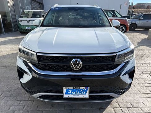 Certified 2024 Volkswagen Taos SE w/ Panoramic Sunroof Package image 9