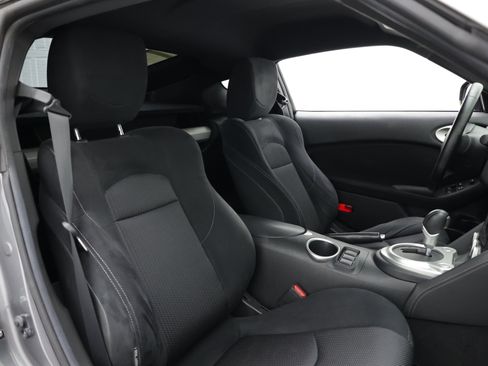 Used 2017 Nissan 370Z Coupe RWD image 34