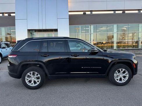 Used 2023 Jeep Grand Cherokee Limited w/ Trailer Tow Prep Group (B) AWD/4WD image 37