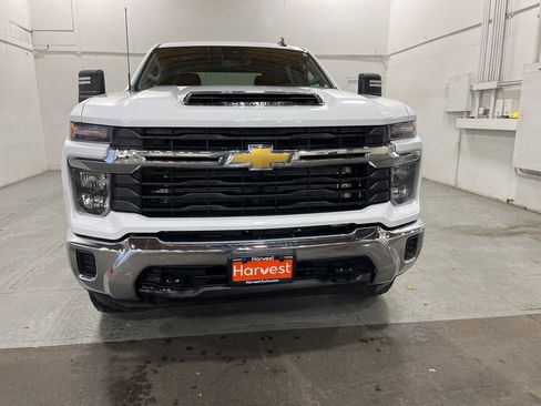 Used 2024 Chevrolet Silverado 3500 LT image 2