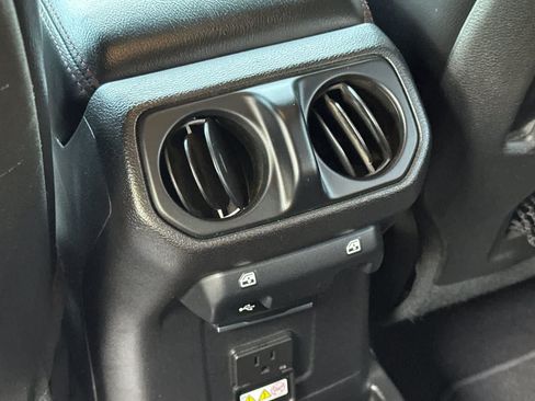 Used 2019 Jeep Wrangler Unlimited Rubicon AWD/4WD image 15