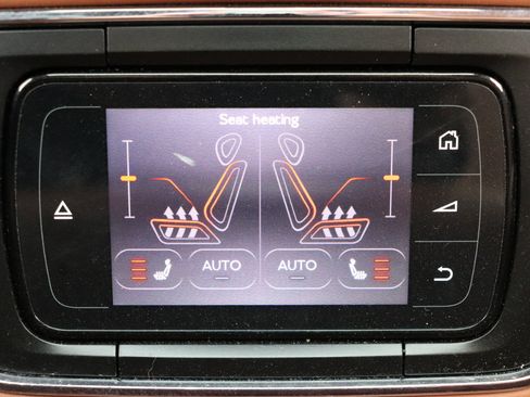 Used 2017 Bentley Bentayga image 24