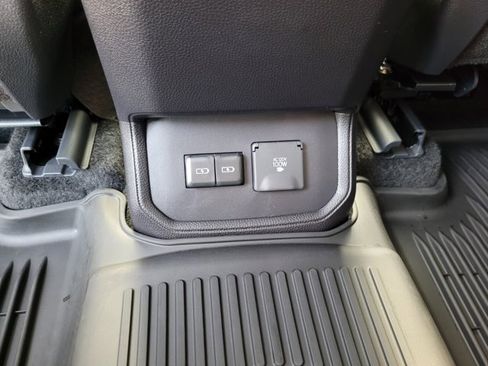 Certified 2026 Toyota Highlander XLE image 19