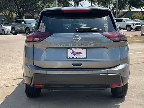 Used 2025 Nissan Rogue SV FWD image 5