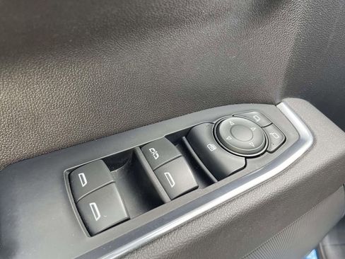 Used 2022 Chevrolet Silverado 1500 LT AWD/4WD image 17