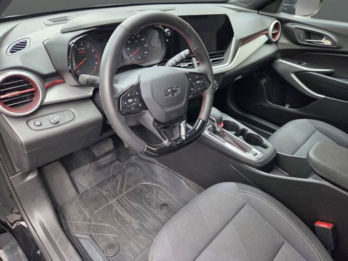 Used 2025 Chevrolet Trax RS FWD image 11